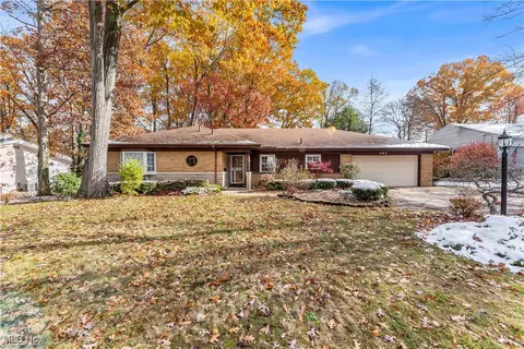 565 Fairhill Dr, Akron, OH 44313