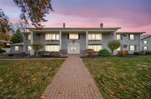 3 Meadowlawn Dr #3, Mentor, OH 44060