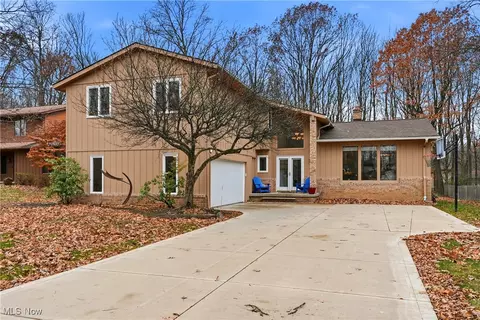 5088 Stansbury Dr, Solon, OH 44139