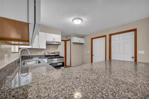 1685 E 29th St, Lorain, OH 44055 photo 8