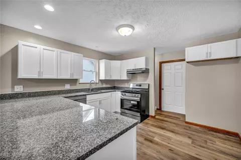 1685 E 29th St, Lorain, OH 44055 photo 7
