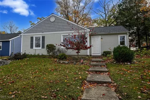 224 North St, Chagrin Falls, OH 44022