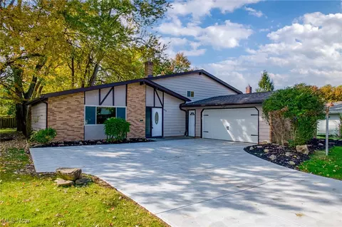 6876 Anthony Ln, Parma Heights, OH 44130