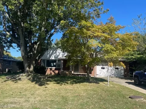 2819 Randall Dr, Oregon, OH 43616