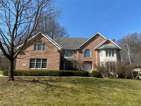 834 Eaton Park Ln, Akron, OH 44303