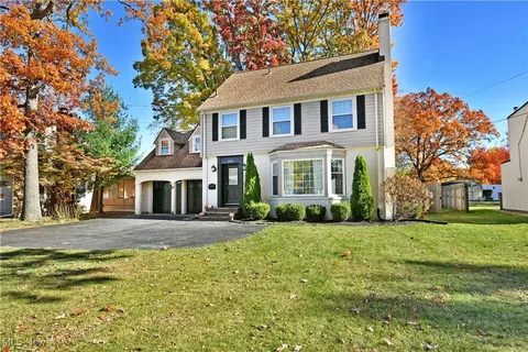 1054 Genesee Ave NE, Warren, OH 44483