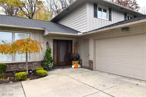 5123 Cheswick Dr, Solon, OH 44139 photo 2