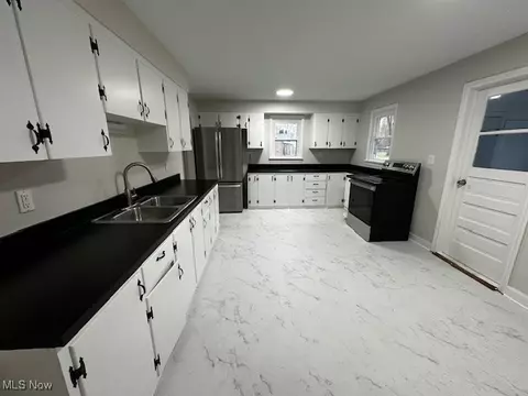 Kitchen - 10488 Dewhurst Rd, Elyria, OH 44035 photo 2 of 3