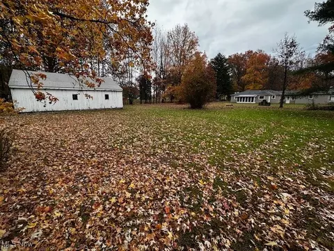 Exterior - 10488 Dewhurst Rd, Elyria, OH 44035 photo 2 of 5