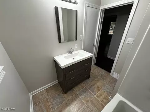 Bath - 10488 Dewhurst Rd, Elyria, OH 44035 photo 2 of 2