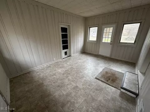 Living - 10488 Dewhurst Rd, Elyria, OH 44035 photo 1 of 4