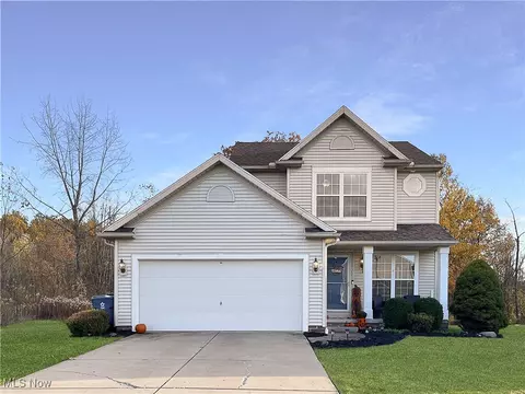 212 Potters Cir, Girard, OH 44420