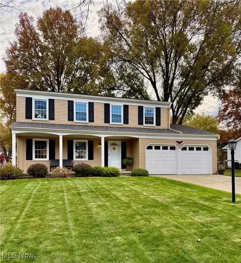 2028 Crestdale Dr, Stow, OH 44224