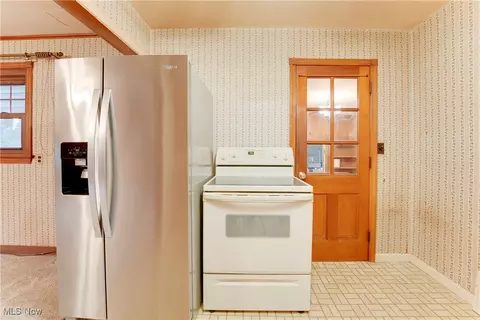 Kitchen - 33560 Arthur Rd, Solon, OH 44139 photo 2 of 3