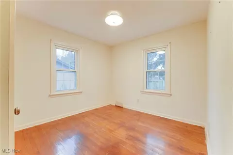 Bedroom - 33560 Arthur Rd, Solon, OH 44139 photo 1 of 5
