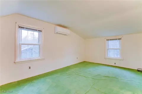 Bedroom - 33560 Arthur Rd, Solon, OH 44139 photo 4 of 5