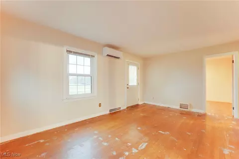 Living - 33560 Arthur Rd, Solon, OH 44139 photo 1 of 2