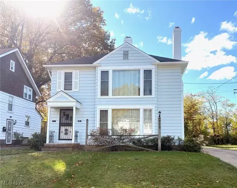 935 Ravine Dr, Cleveland Heights, OH 44112