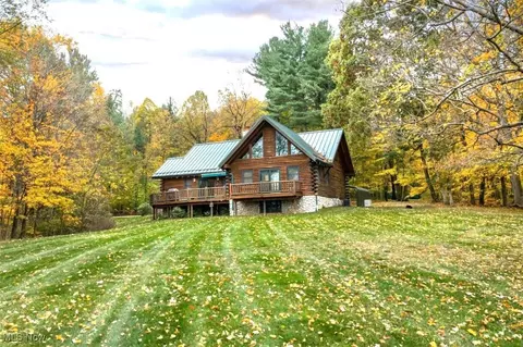 8885 Locust St SW, Sherrodsville, OH 44675
