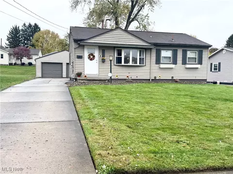 611 Moore St, Hubbard, OH 44425