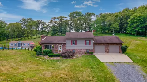 153 Lowes Dr, New Cumberland, WV 26047