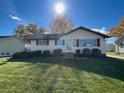 14811 Sylvia Dr, Brook Park, OH 44142