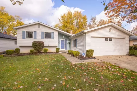 148 Meadow Cir, Berea, OH 44017
