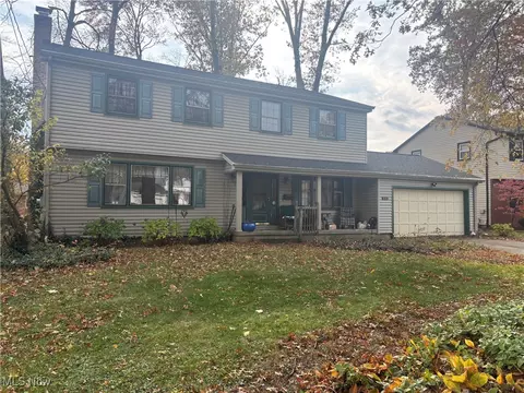 833 Maple Ridge Dr, Boardman, OH 44512
