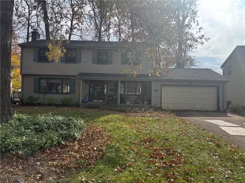 833 Maple Ridge Dr, Boardman, OH 44512 photo 2
