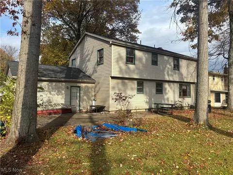 833 Maple Ridge Dr, Boardman, OH 44512 photo 3
