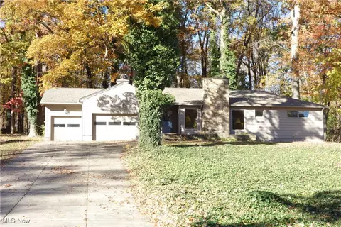 5892 Woodward Dr, New Franklin, OH 44319