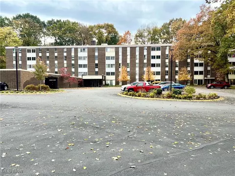 3068 Kent Rd #105C, Stow, OH 44224