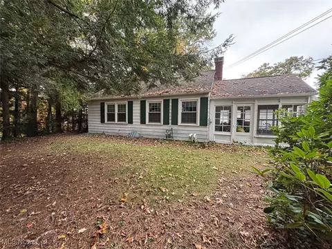 3355 Overlook Dr, Akron, OH 44312