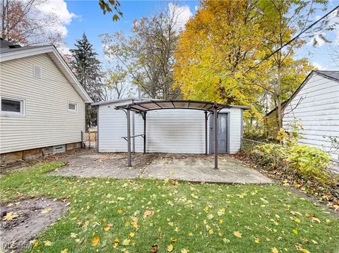 Exterior - 213 Gates Ave, Elyria, OH 44035 photo 4 of 5