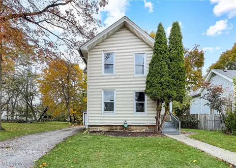 Exterior - 213 Gates Ave, Elyria, OH 44035 photo 2 of 5
