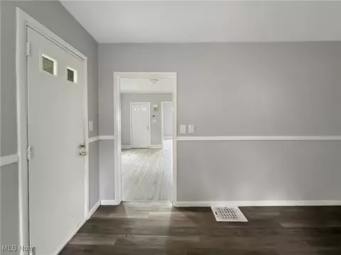 Entry Way - 213 Gates Ave, Elyria, OH 44035 photo 1 of 3