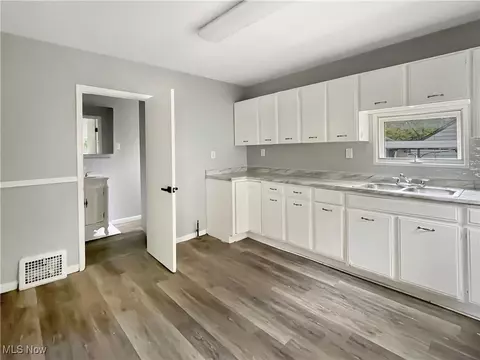 Entry Way - 213 Gates Ave, Elyria, OH 44035 photo 3 of 3