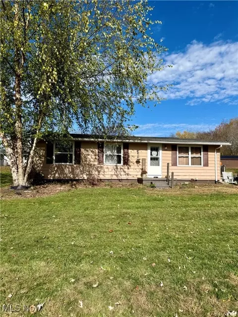 522 Center St, Newcomerstown, OH 43832
