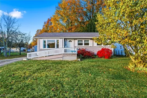560 Beverly Hills Dr, Youngstown, OH 44505
