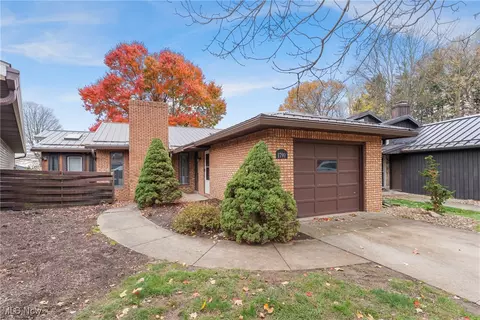 1790 Pine Cove Dr, Wooster, OH 44691