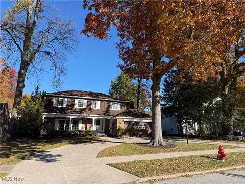 9474 Stoney Creek Ln, Parma Heights, OH 44130