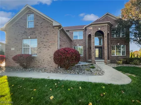 71 Heartland Cir, Hinckley, OH 44233