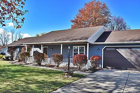 5178 Berkeley Dr, Sheffield Village, OH 44054