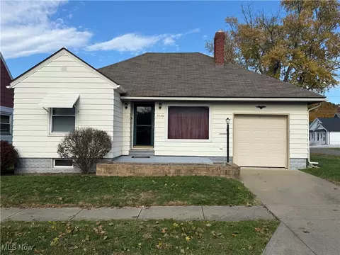 1530 Elm St, Coshocton, OH 43812