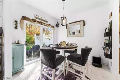 Dining - 4038 Gardiner Run, Akron, OH 44321 photo 1 of 2