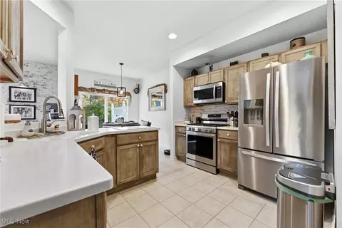 Kitchen - 4038 Gardiner Run, Akron, OH 44321 photo 1 of 2