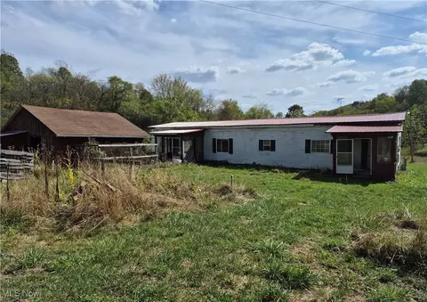 9256 Blossom Rd NE, Mechanicstown, OH 44651
