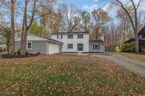167 Glenview Dr, Avon Lake, OH 44012