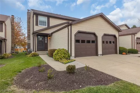 536 Topaz Ln, Brunswick, OH 44212