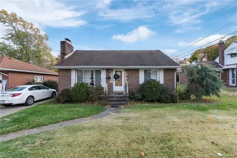 984 Roseland Rd, Alliance, OH 44601